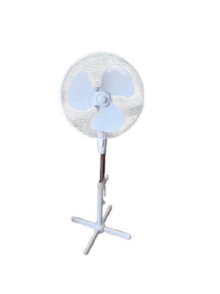 Ventilatore bianco con piedistallo