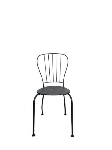 Sedia nera in ferro da esterno