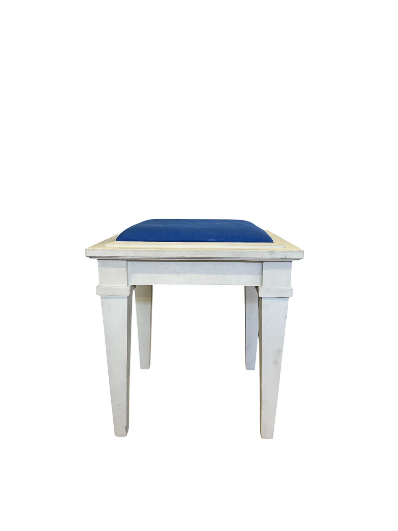 Sgabello in legno bianco